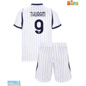 Billiga Inter Milan Marcus Thuram #9 Bortatröja Barn 2026-27 Kortärmad (+ Korta byxor)